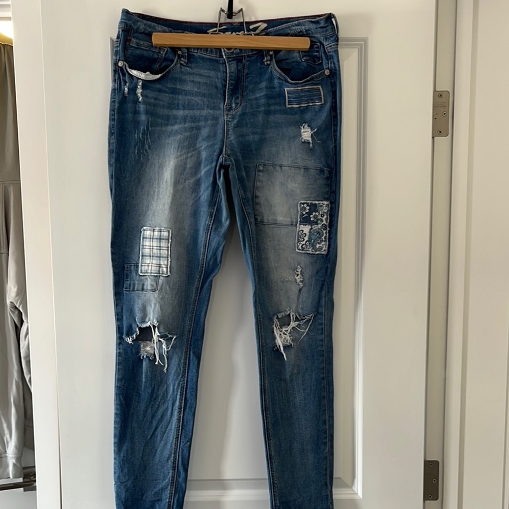 SEVEN7 Distressed Blue Jeans with Patchwork